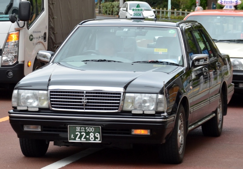 東京のY31セドリックタクシー | 白か黒か・・・どっちもだ