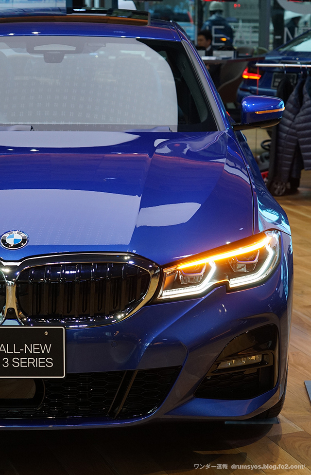 BMW3series330i_22.jpg