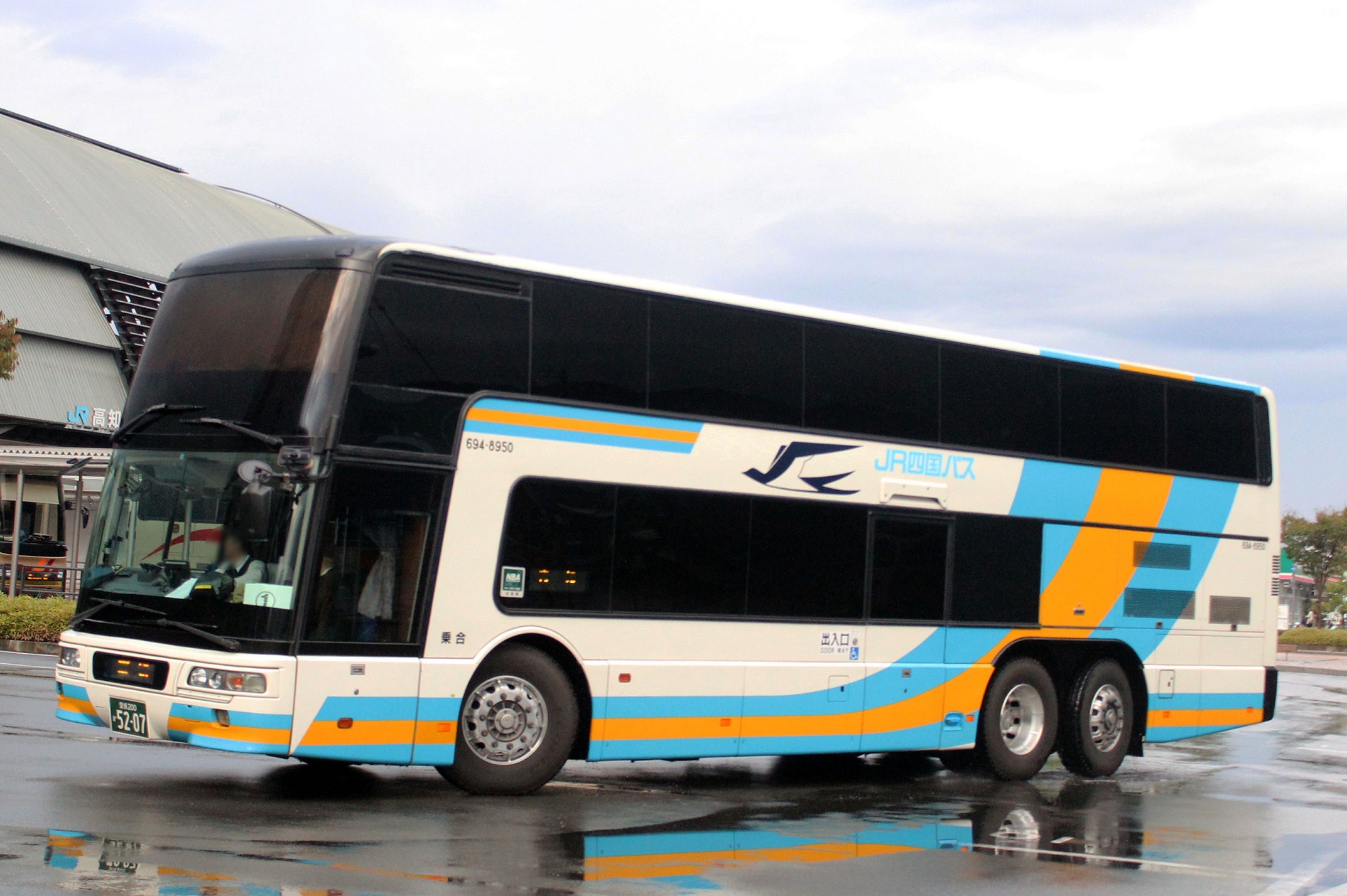 JR四国バス 694-8950