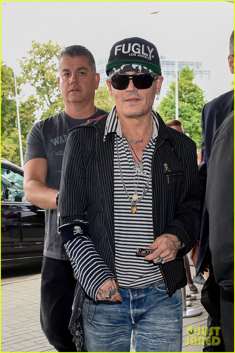 johnny-depp-greets-fans-while-arriving-at-poland-airport-04.jpg