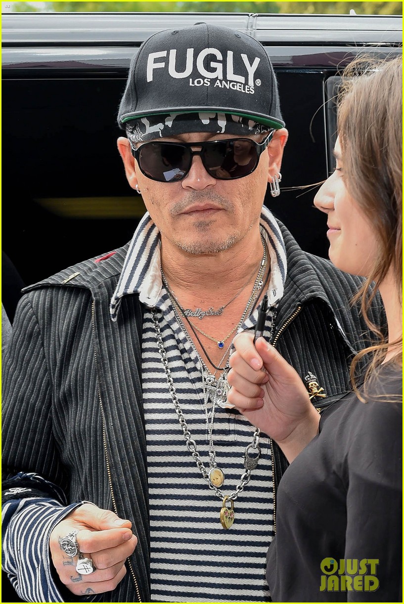 johnny-depp-greets-fans-while-arriving-at-poland-airport-07.jpg