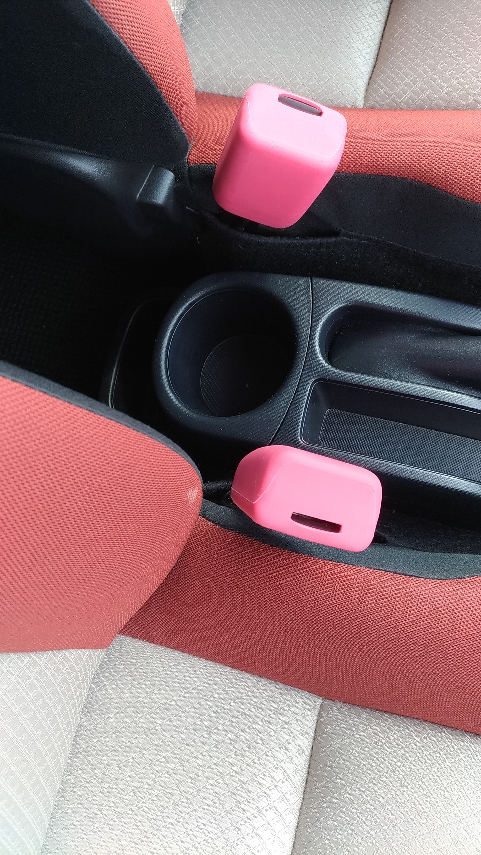 アクアにピンク色のシートベルトカバーを取り付けてみました ハリアーのカスタム Aなブログ