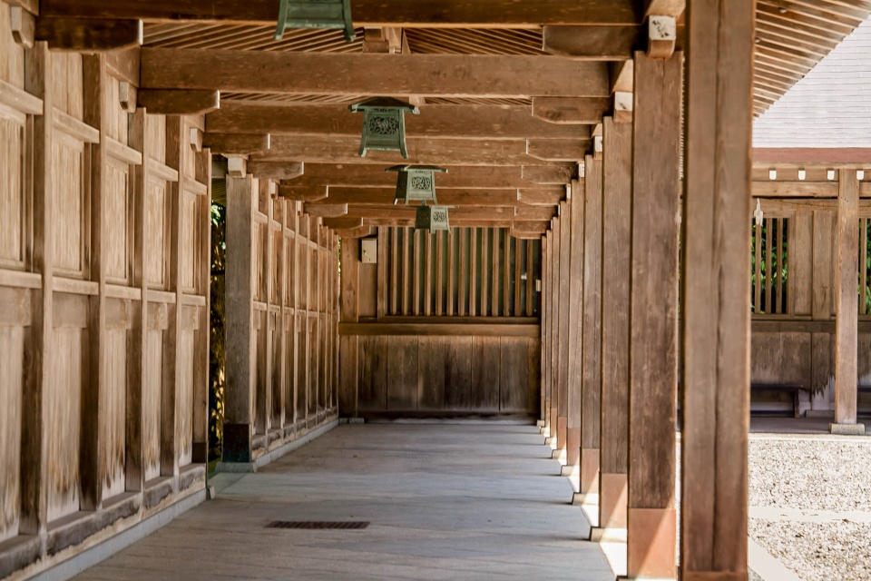 彌彦神社の廻廊