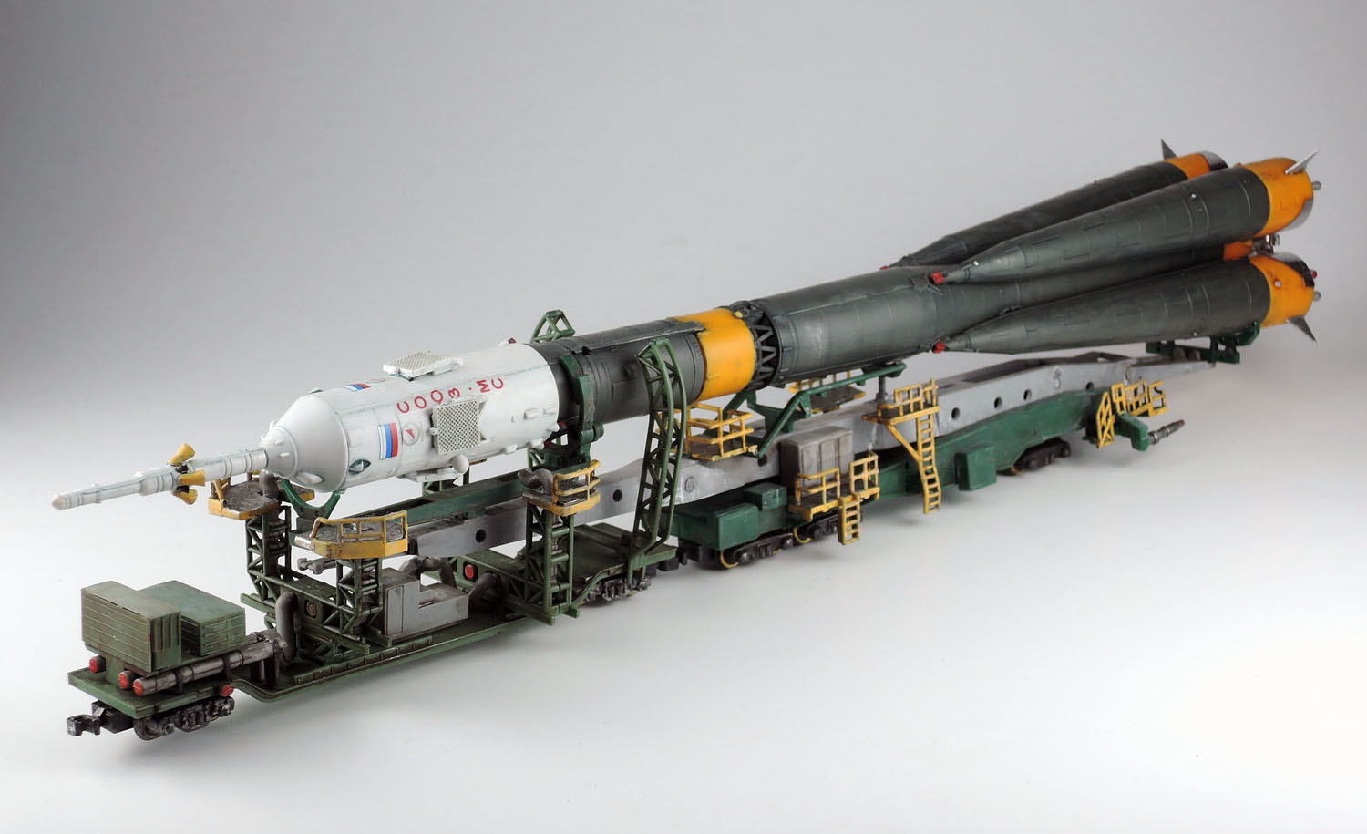 完成】1/150 ソユーズロケット+搬送列車 - 疾風模型大作戦