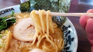 松壱家　醤油豚骨ﾗｰﾒﾝ　麺